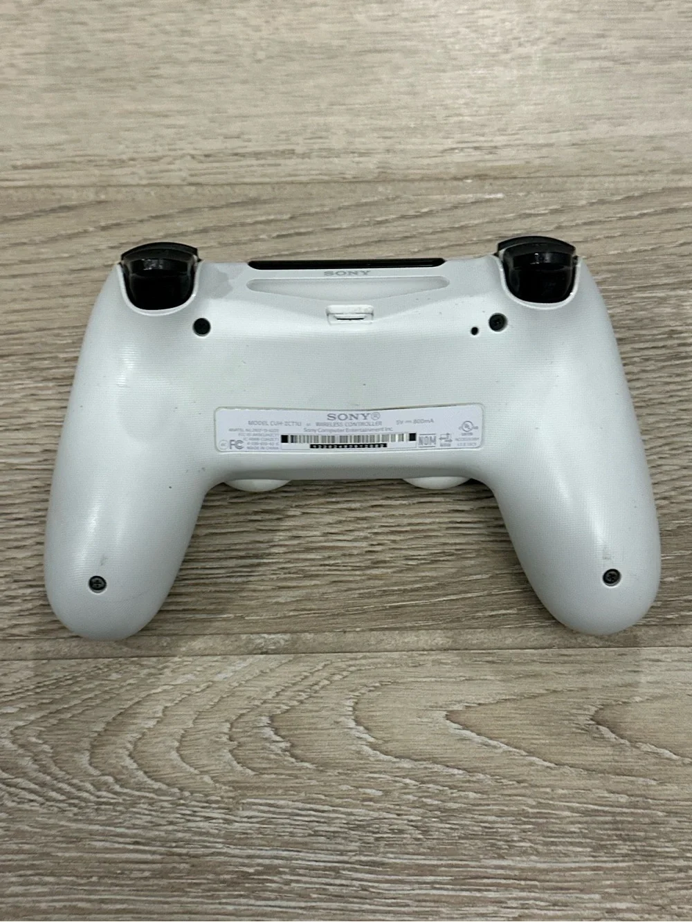 Sony PlayStation 4 DualShock White Wireless Controller (CUH-ZCT1U)